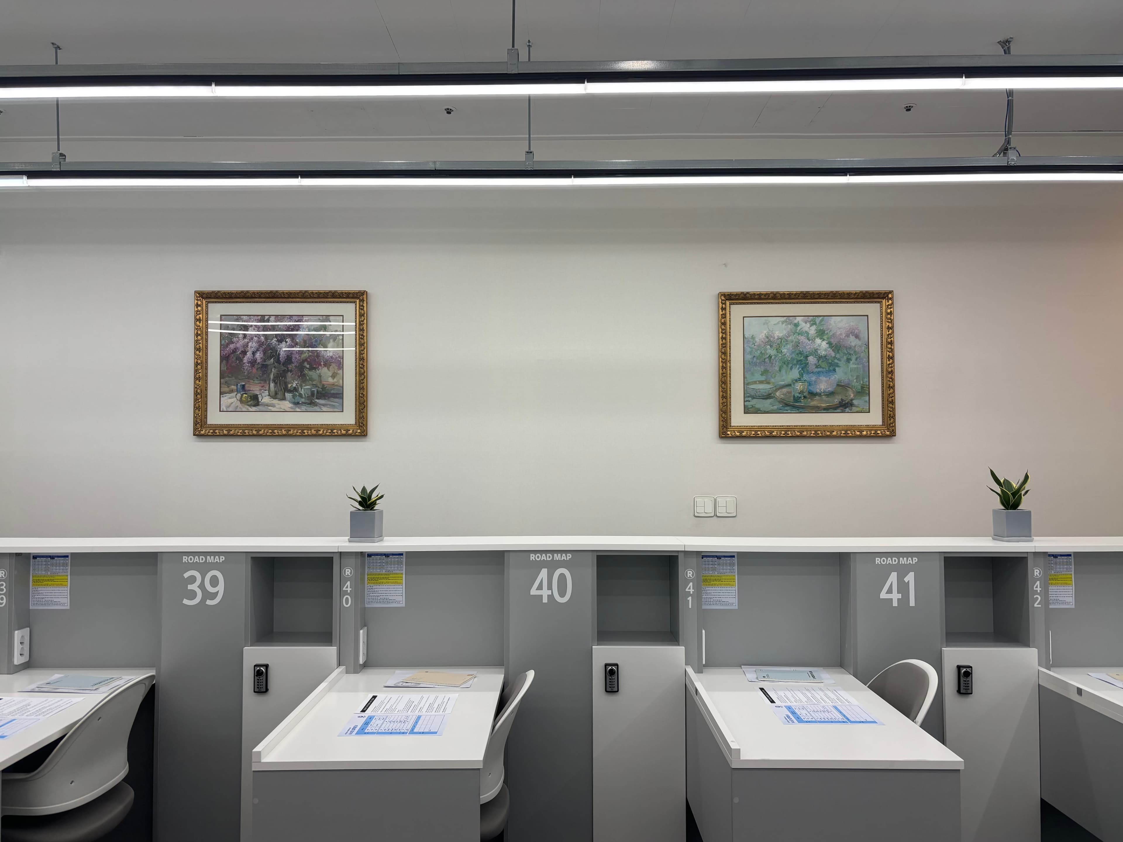 로드맵 N수생 전용관 열람실 1 측면 뷰